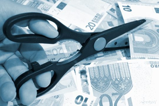 Περικοπές στον προυπολογισμό
